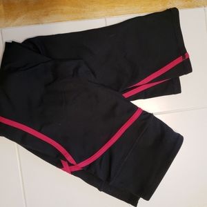 Fabletics Cala Capri Size XS Black & Cranberry